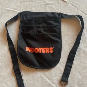 BLACK HOOTERS POUCH